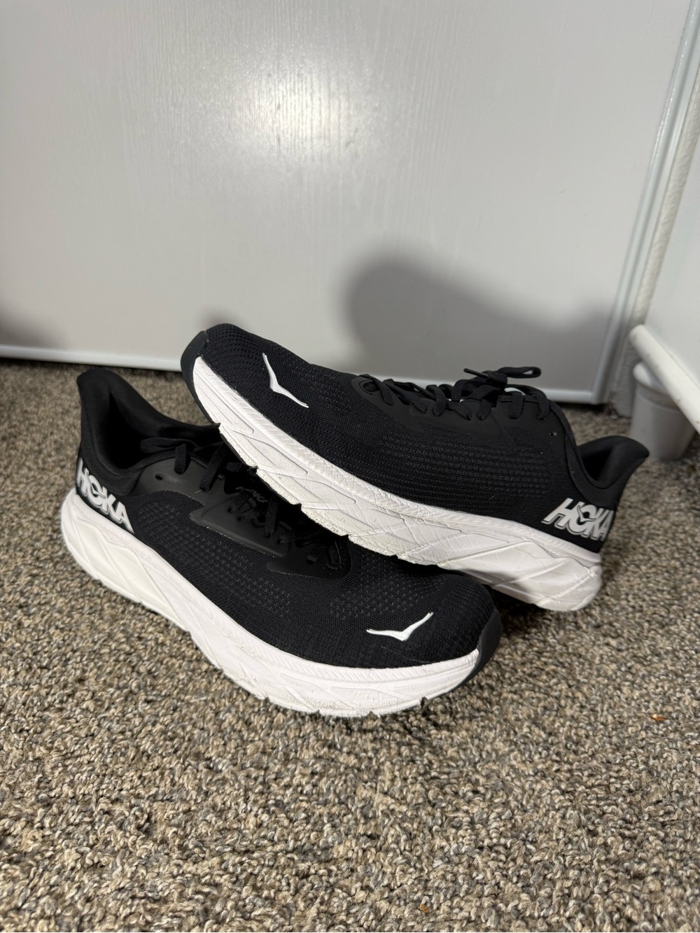Hoka arahi 7  Black and White Road Running Shoes